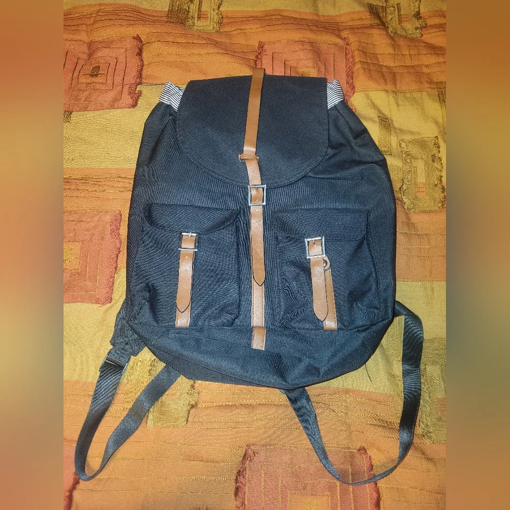 Backpack gently used - Picture 1 of 4